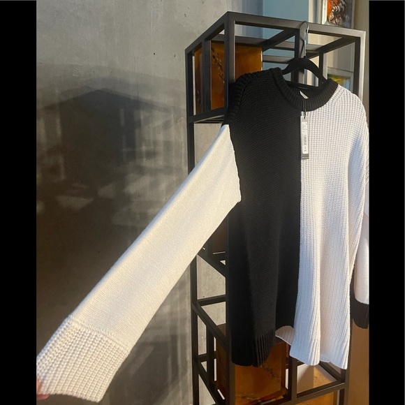 Alice & Olivia Classics Colorblock Crewneck Sweater—NWT‼️  SALE‼️ - Picture 15 of 16